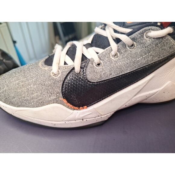 Size 6y - Nike Zoom Freak 2 White And Gray Giannis Antetokounmpo BX113 main image 8